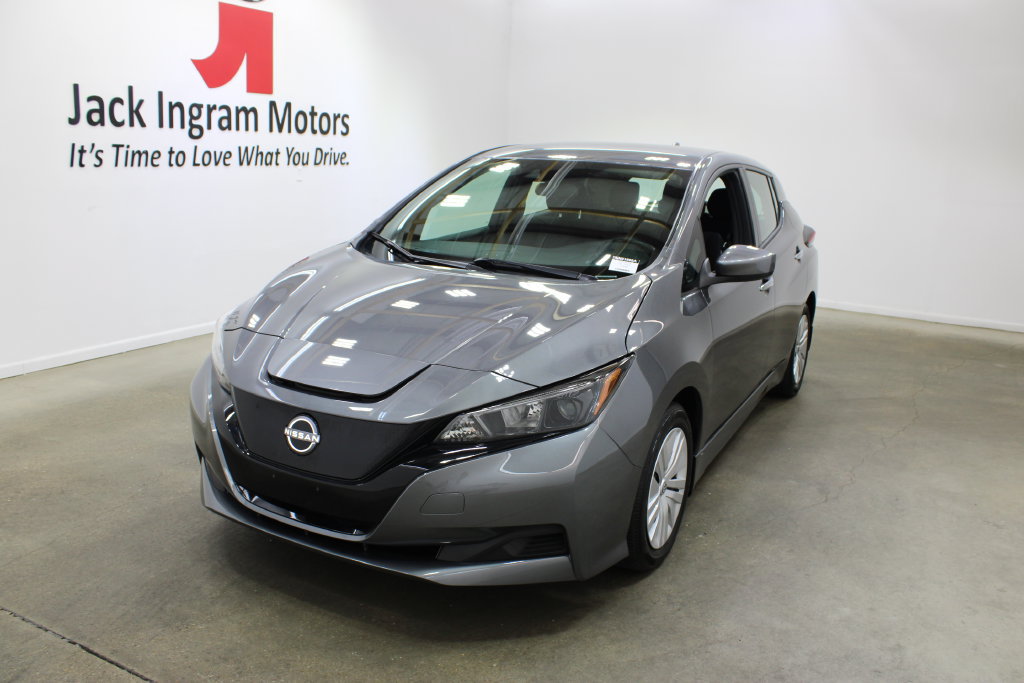 Used 2025 Nissan Leaf S FWD image 2