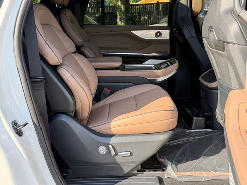 New 2026 Lincoln Navigator L Black Label AWD/4WD image 8