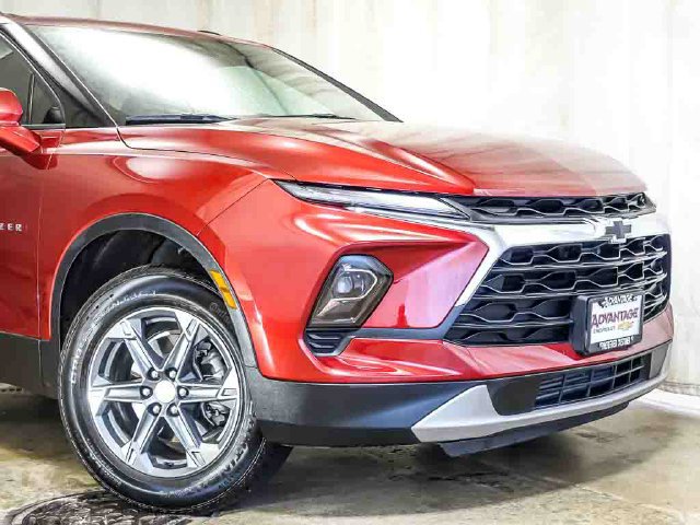 Used 2024 Chevrolet Blazer LT w/ Convenience Package AWD/4WD image 3