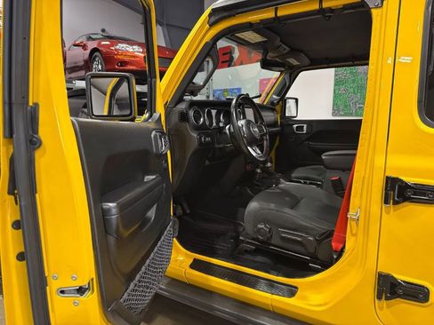 Used 2020 Jeep Wrangler Unlimited Rubicon w/ Quick Order Package 28Y Recon image 11