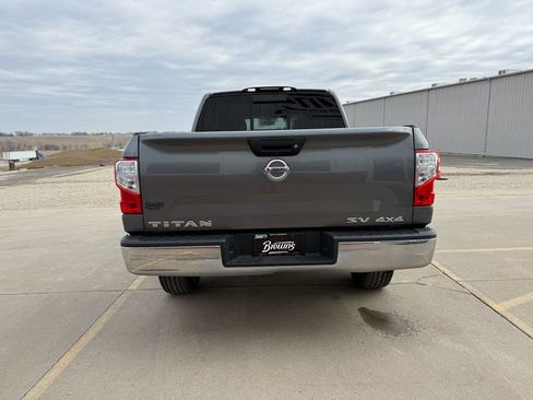 Used 2018 Nissan Titan SV AWD/4WD image 6