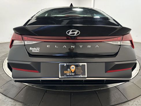 Used 2025 Hyundai Elantra SEL FWD image 12