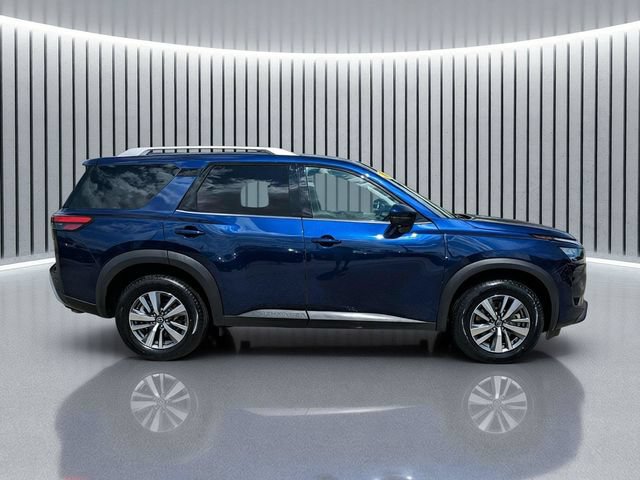Used 2025 Nissan Pathfinder SL FWD image 3