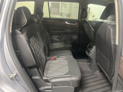 Used 2024 Volkswagen Atlas SEL Premium R-Line image 15