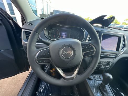 Used 2022 Jeep Cherokee Latitude Lux w/ Sun & Sound Group AWD/4WD image 24
