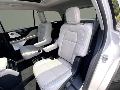 Used 2025 Lincoln Aviator Reserve w/ Equipment Group 201A AWD/4WD image 24