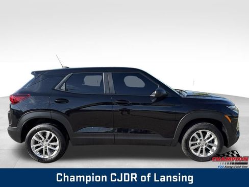Used 2024 Chevrolet TrailBlazer LS w/ LS Convenience Package AWD/4WD image 9