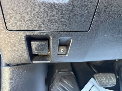 Used 2021 Toyota Highlander L FWD image 29