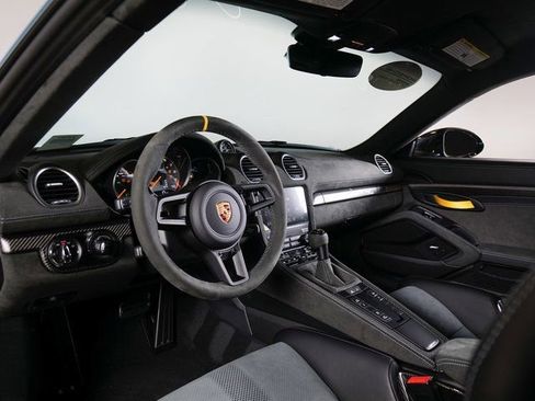 Certified 2025 Porsche 718 Cayman GT4 RS RWD image 4