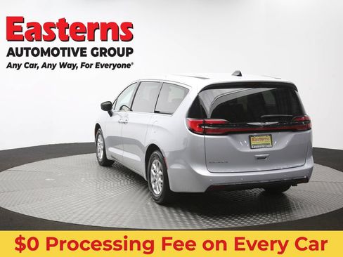Used 2024 Chrysler Pacifica Touring-L FWD image 67