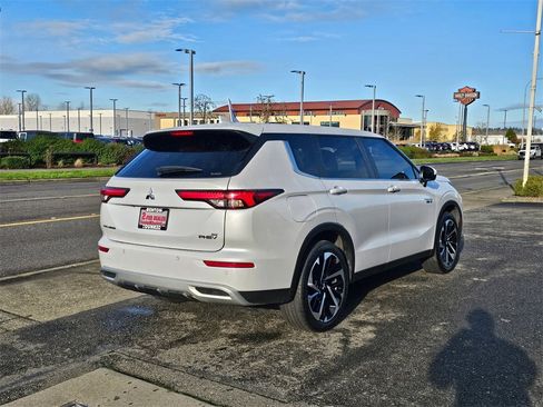 Used 2023 Mitsubishi Outlander SE image 5