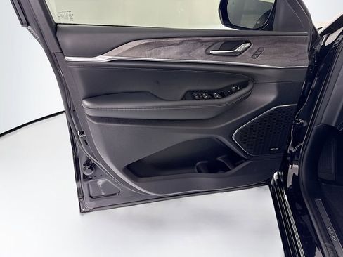 Used 2025 Jeep Grand Cherokee L Overland image 26