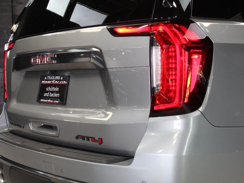 Used 2023 GMC Yukon XL AT4 w/ Technology Package AWD/4WD image 13