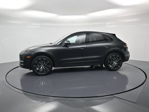 Certified 2023 Porsche Macan AWD/4WD image 2