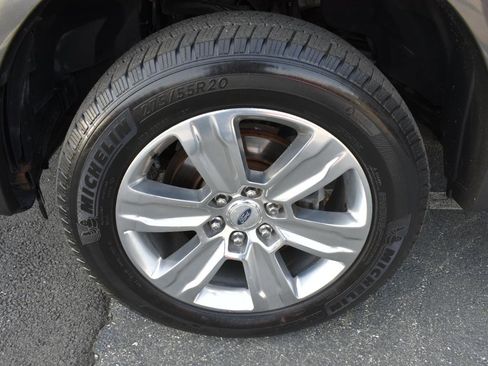 Used 2015 Ford F150 Platinum w/ Equipment Group 701A Luxury image 31