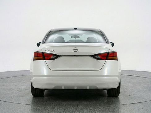 Used 2025 Nissan Altima 2.5 SV FWD image 7