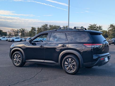 Certified 2022 Nissan Pathfinder SV w/ SV Black Package image 4