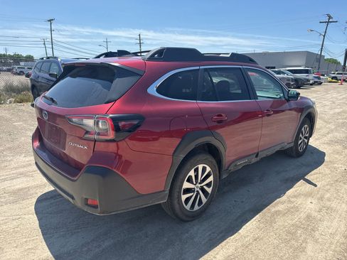 Used 2024 Subaru Outback Premium AWD/4WD image 3
