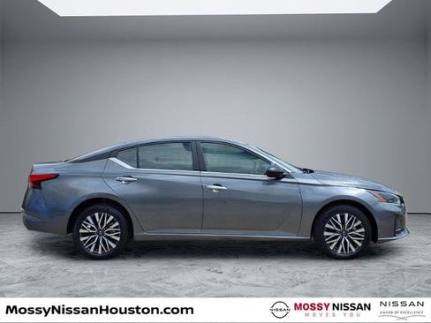 Certified 2025 Nissan Altima 2.5 SV AWD/4WD image 8