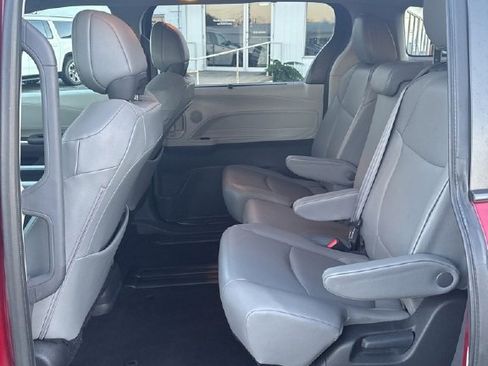 Used 2023 Toyota Sienna XLE image 18