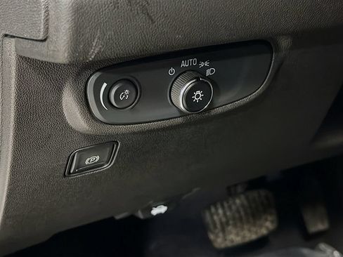 Used 2021 GMC Terrain SLE w/ Driver Convenience Package FWD image 13