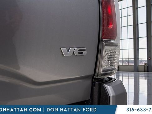 Used 2020 Toyota Tacoma TRD Sport AWD/4WD image 30