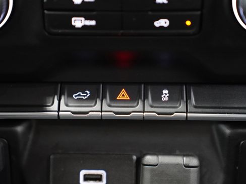 Used 2019 Chevrolet Silverado 1500 Custom w/ Custom Value Package image 25