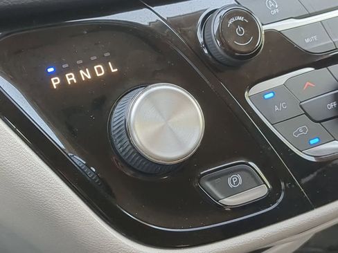 Used 2022 Chrysler Voyager LX FWD image 30