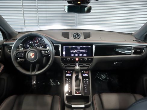 New 2026 Porsche Macan image 14