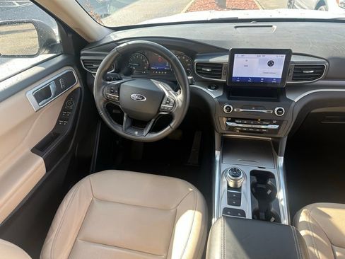 Used 2020 Ford Explorer XLT w/ Equipment Group 202A image 20