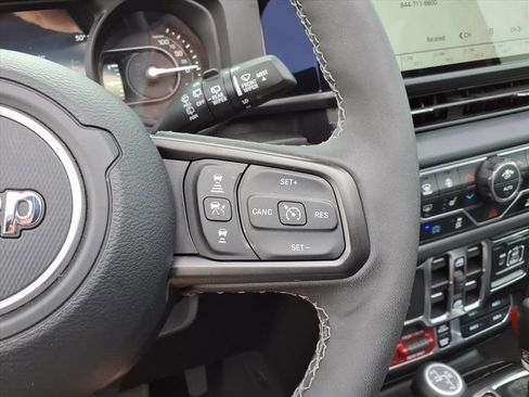Certified 2025 Jeep Wrangler Unlimited Rubicon 4xe w/ Convenience Group AWD/4WD image 18