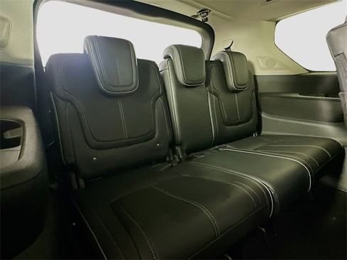 Used 2025 INFINITI QX80 Sensory image 22