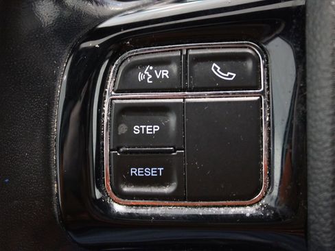 Used 2019 Dodge Grand Caravan SXT FWD image 21