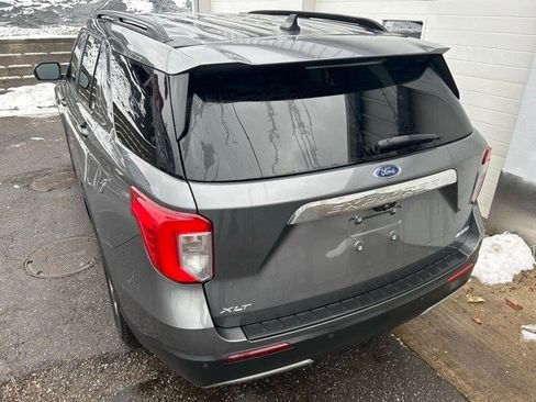 Certified 2022 Ford Explorer XLT w/ Equipment Group 202A image 4