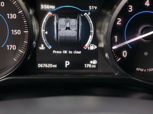 Used 2017 Jaguar XF Prestige image 19