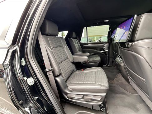 Used 2025 Cadillac Escalade Sport Platinum AWD/4WD image 30