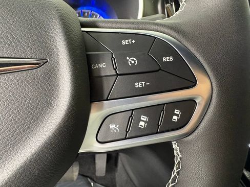 New 2026 Chrysler Pacifica Select FWD image 25