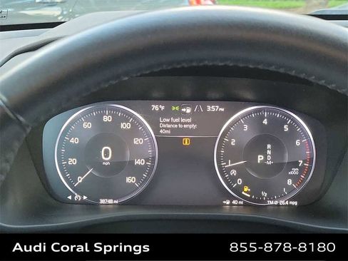 Used 2020 Volvo XC40 T4 Momentum image 18