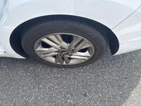 Used 2019 Hyundai Elantra SEL w/ Cargo Package FWD image 6