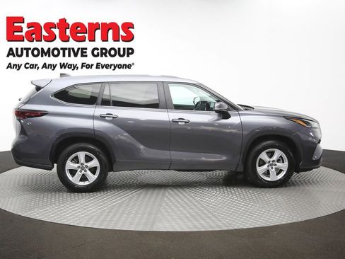 Used 2024 Toyota Highlander LE FWD image 45