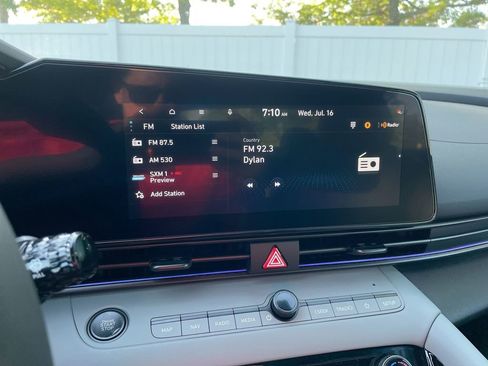 New 2025 Hyundai Elantra Limited image 41