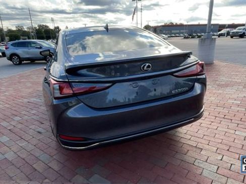 Used 2023 Lexus ES 300h F Sport image 8