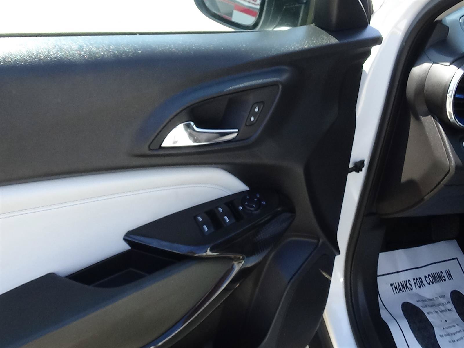 Used 2025 Chevrolet Trax LT FWD image 15