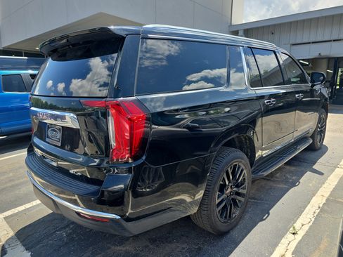 Used 2023 GMC Yukon XL SLT AWD/4WD image 2