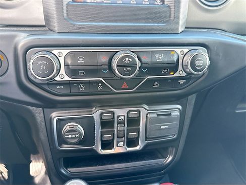 Used 2022 Jeep Gladiator Sport image 15