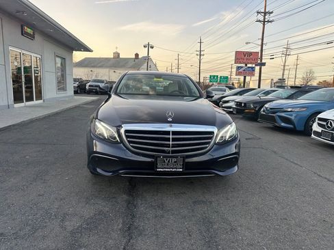 Used 2019 Mercedes-Benz E 300 4MATIC image 2