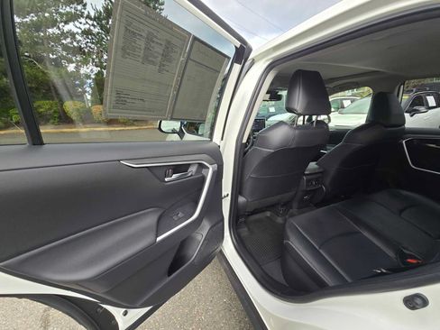 Used 2021 Toyota RAV4 XLE Premium AWD/4WD image 15