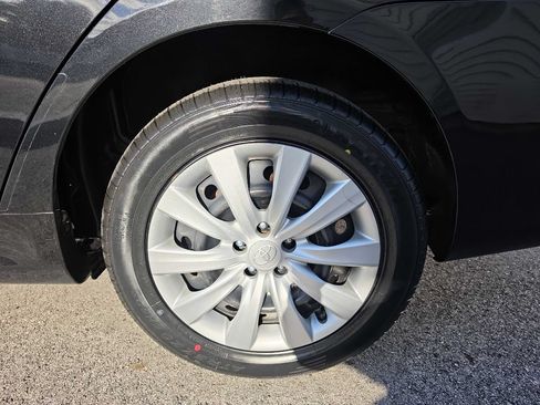 Used 2013 Toyota Corolla LE FWD image 4
