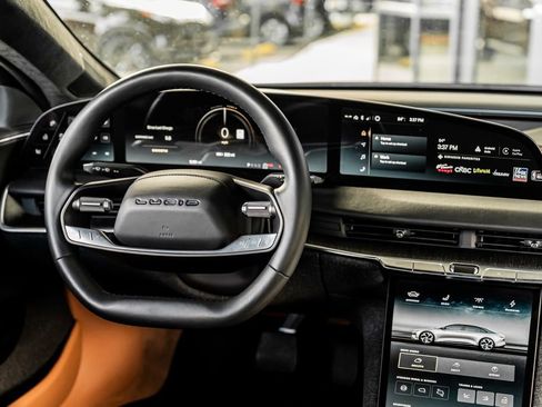 Used 2023 Lucid Air Touring image 19