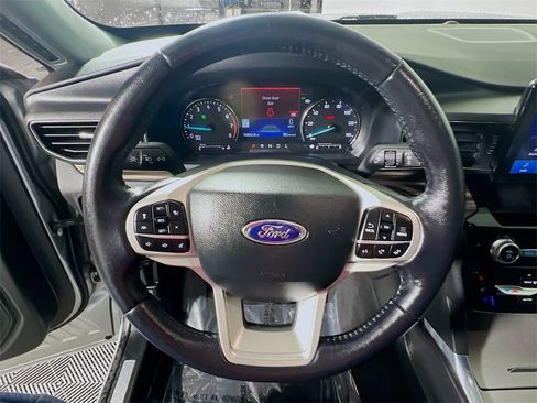 Used 2023 Ford Explorer Limited image 11